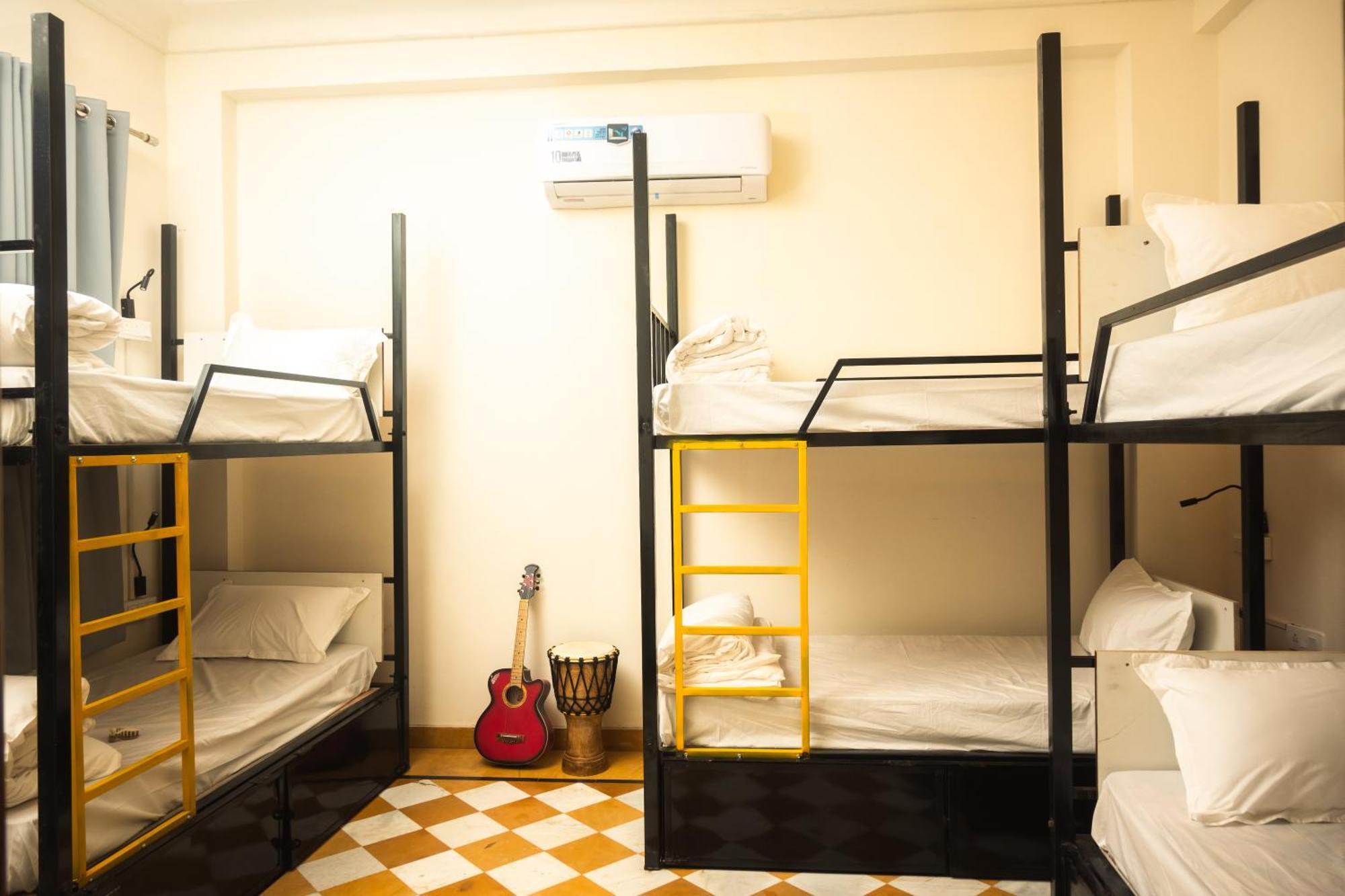 Banana Hostel พุชการ์ ภายนอก รูปภาพ