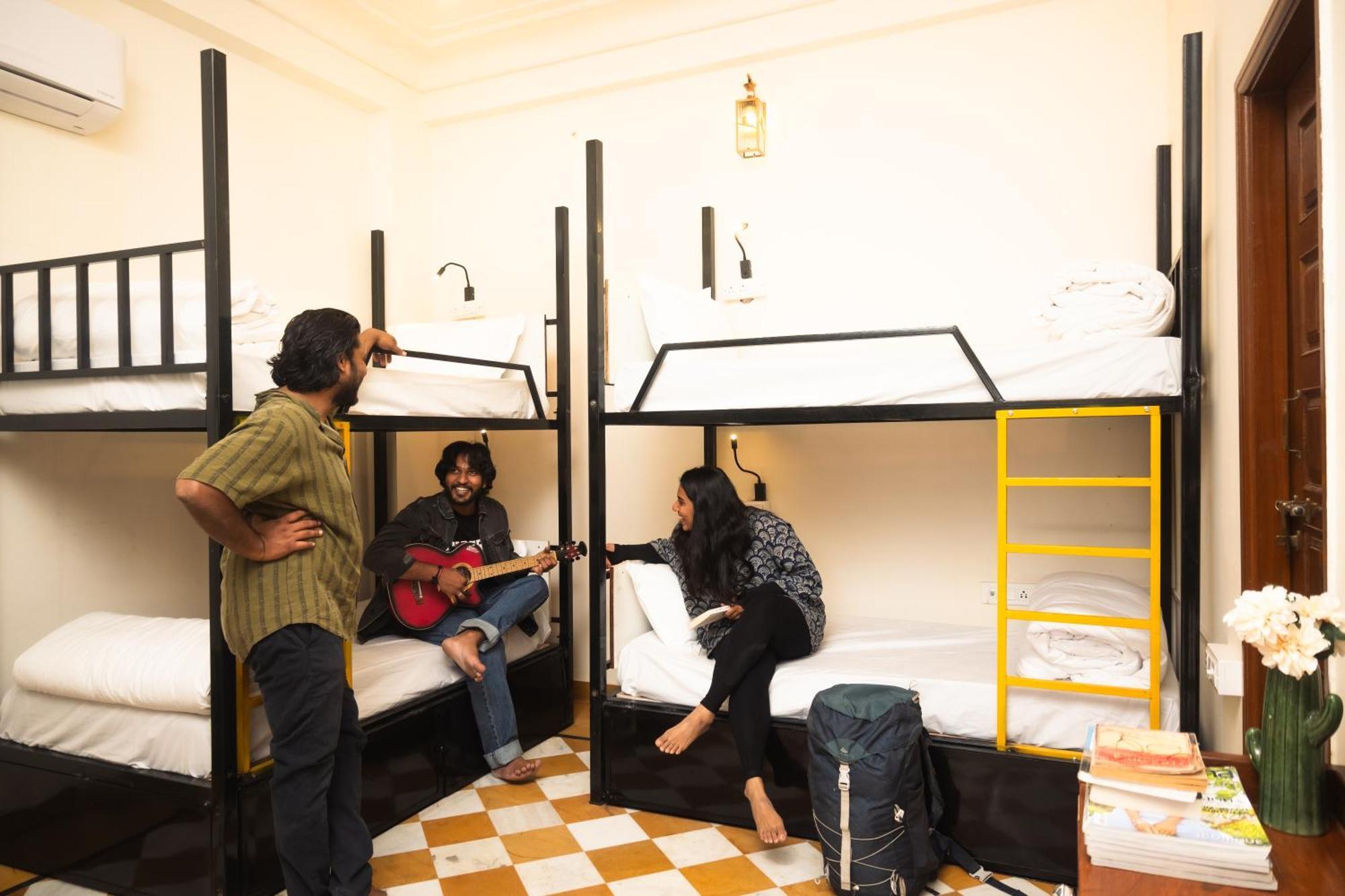 Banana Hostel พุชการ์ ภายนอก รูปภาพ